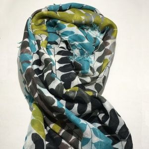 🌿 Beautiful Multicolored Statement Scarf